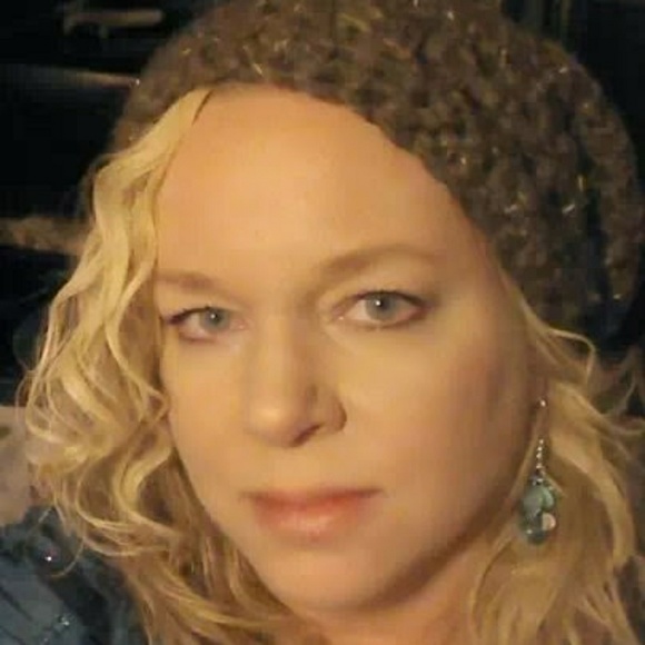 Meet your Posher, Gina - Picture 1 of 1