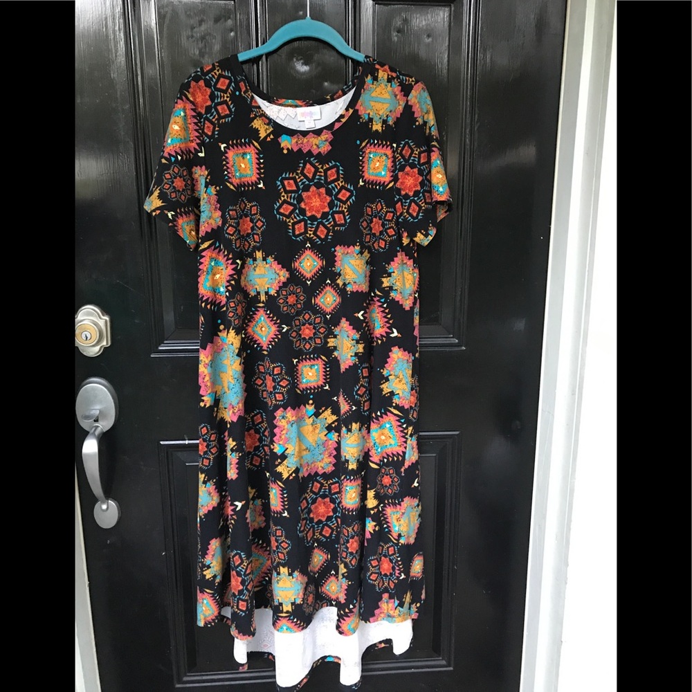 🦄LulaRoe Aztec Carly - Like new & Buttery Soft😍
