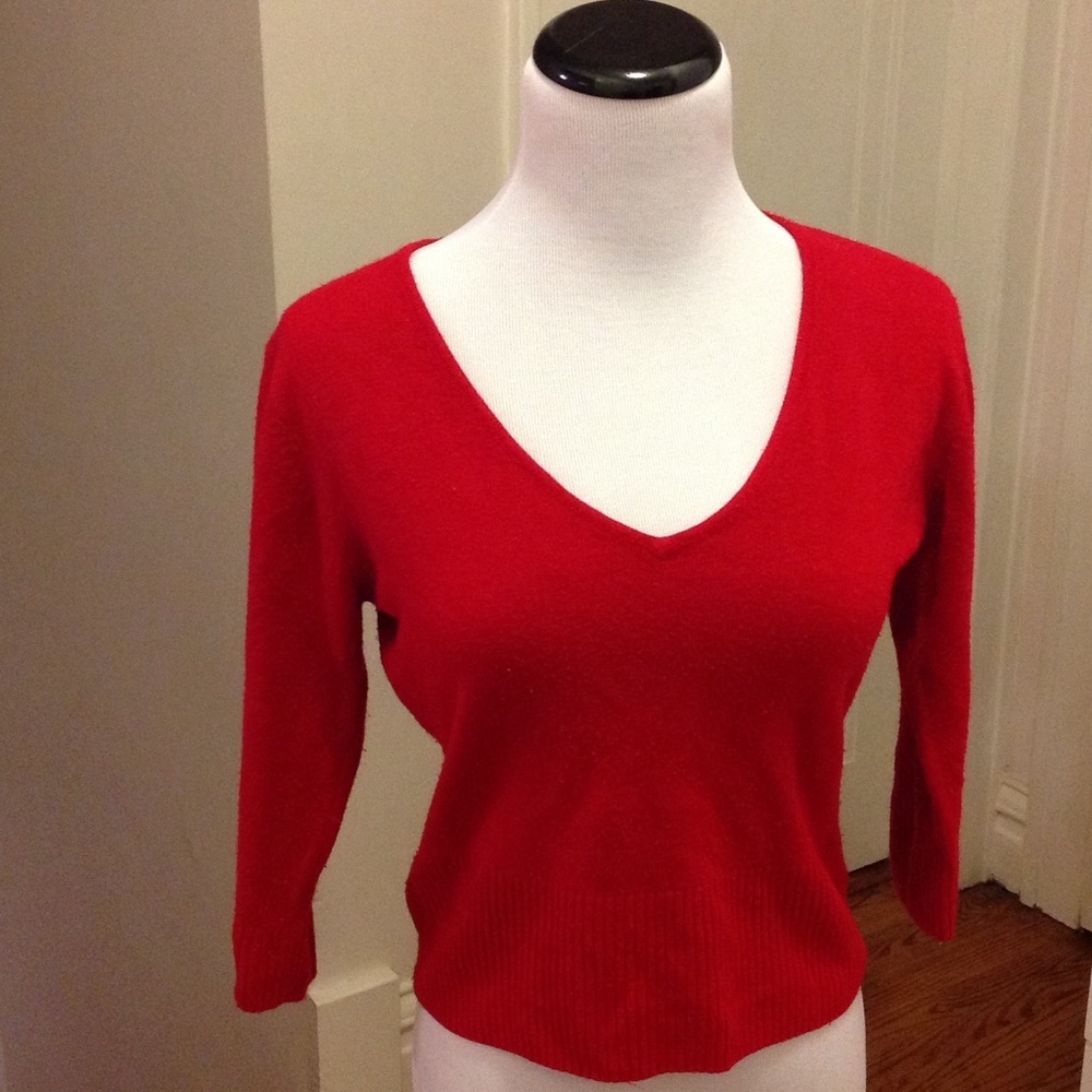 Esprit de corp red 3/4 sleeve v neck sweater