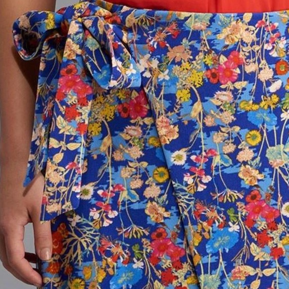 Asymmetrical modern floral faux wrap skirt - Picture 3 of 6