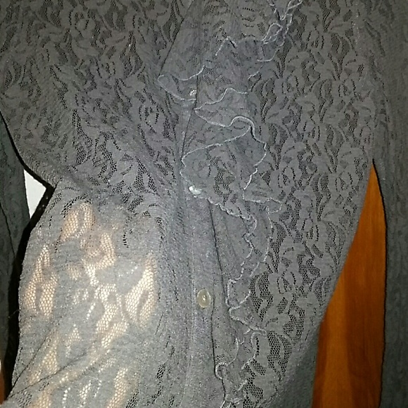 Lace bottom down shirt - Picture 5 of 8