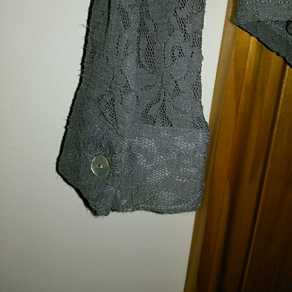 Lace bottom down shirt - Picture 7 of 8