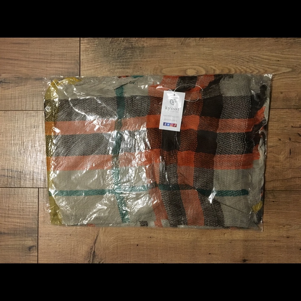 ⚡️$14⚡️Kyoot Klothing blanket scarf.  NWT - Picture 6 of 7