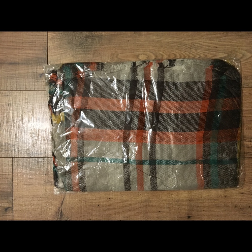 ⚡️$14⚡️Kyoot Klothing blanket scarf.  NWT - Picture 7 of 7