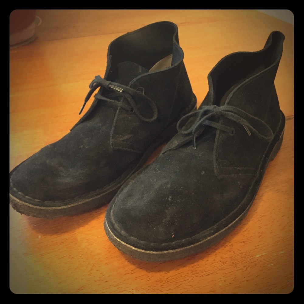 Clarks black suede desert boot