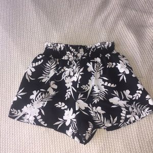 Flowy shorts with pockets