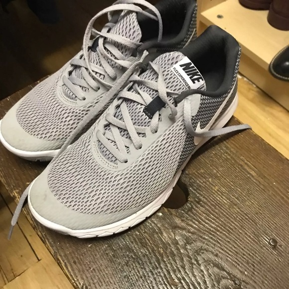 Women’s Nike’s - Picture 2 of 4