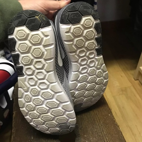 Women’s Nike’s - Picture 3 of 4