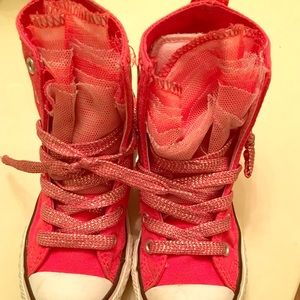 Little girls pink Converse