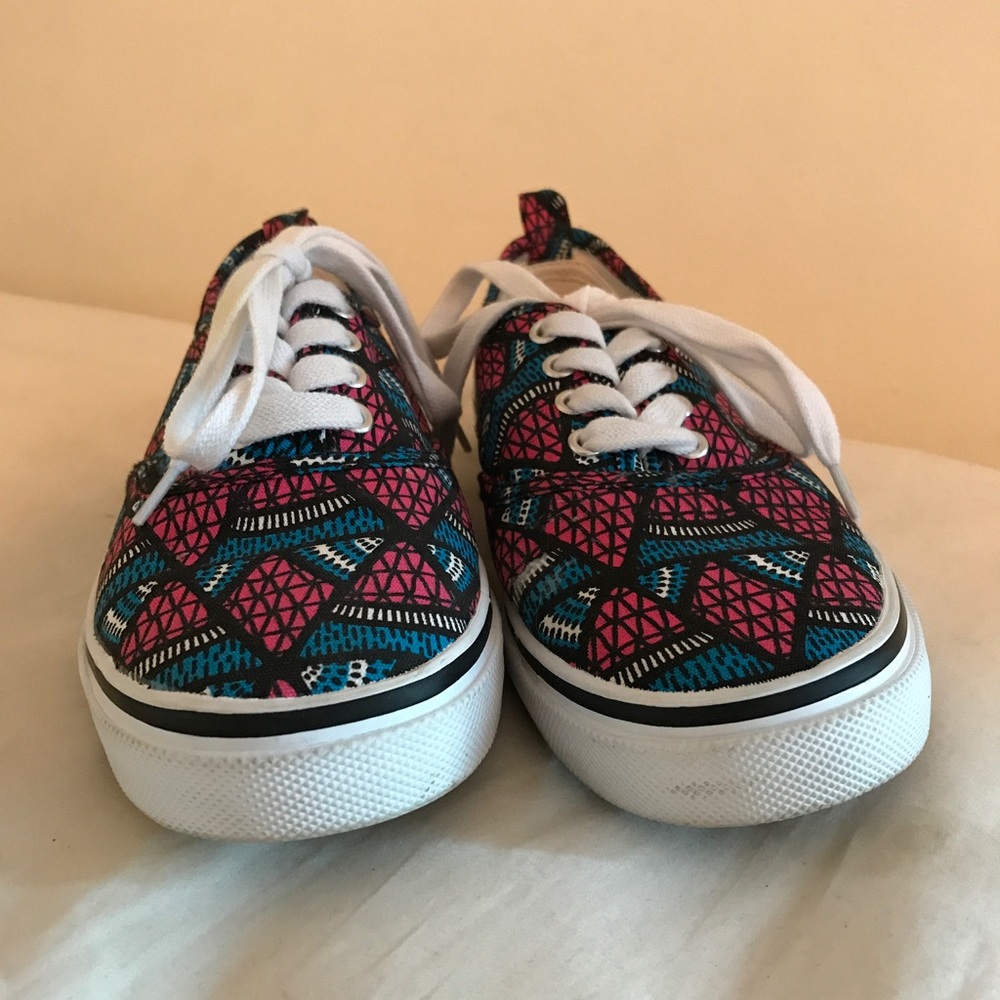 H&M colorful tribal sneakers! Sz 38 (Sz 8 U.S.)