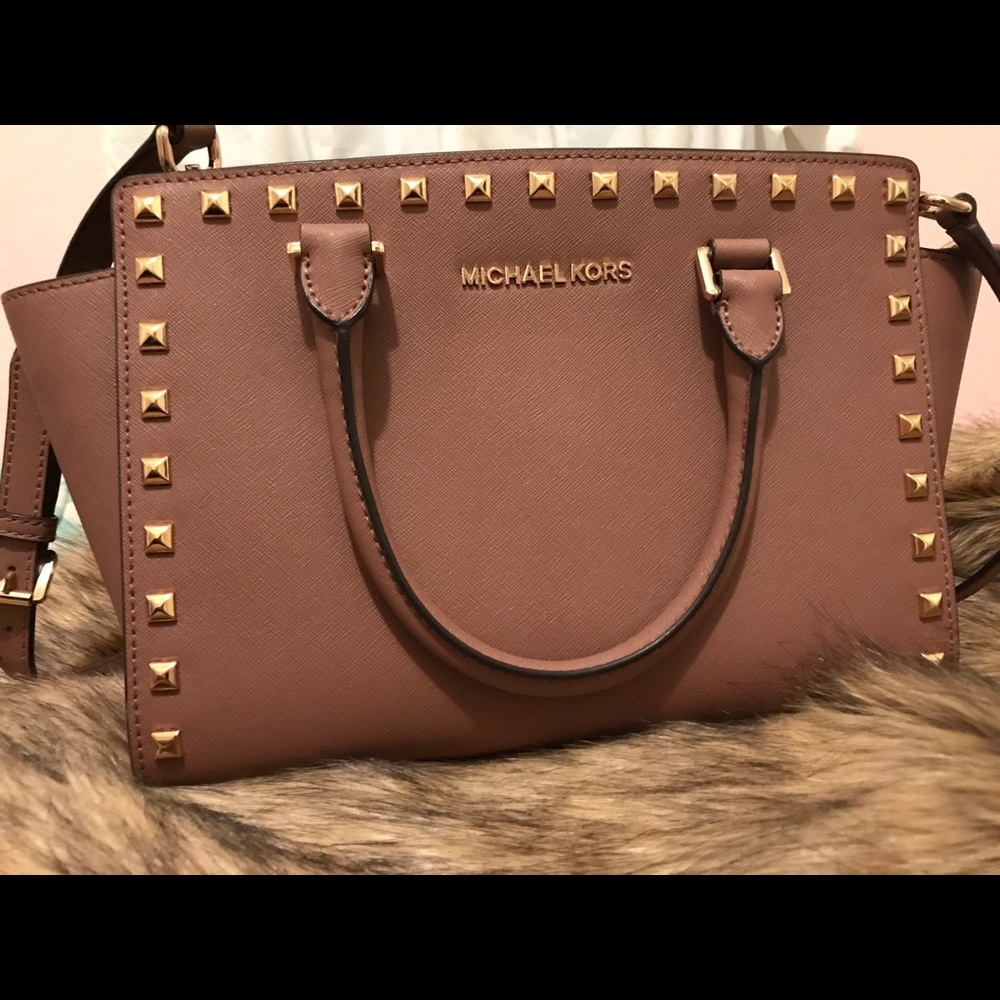 ✨Authentic✨ Michael Kors Selma Stud Purse!