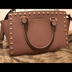 ✨Authentic✨ Michael Kors Selma Stud Purse!
