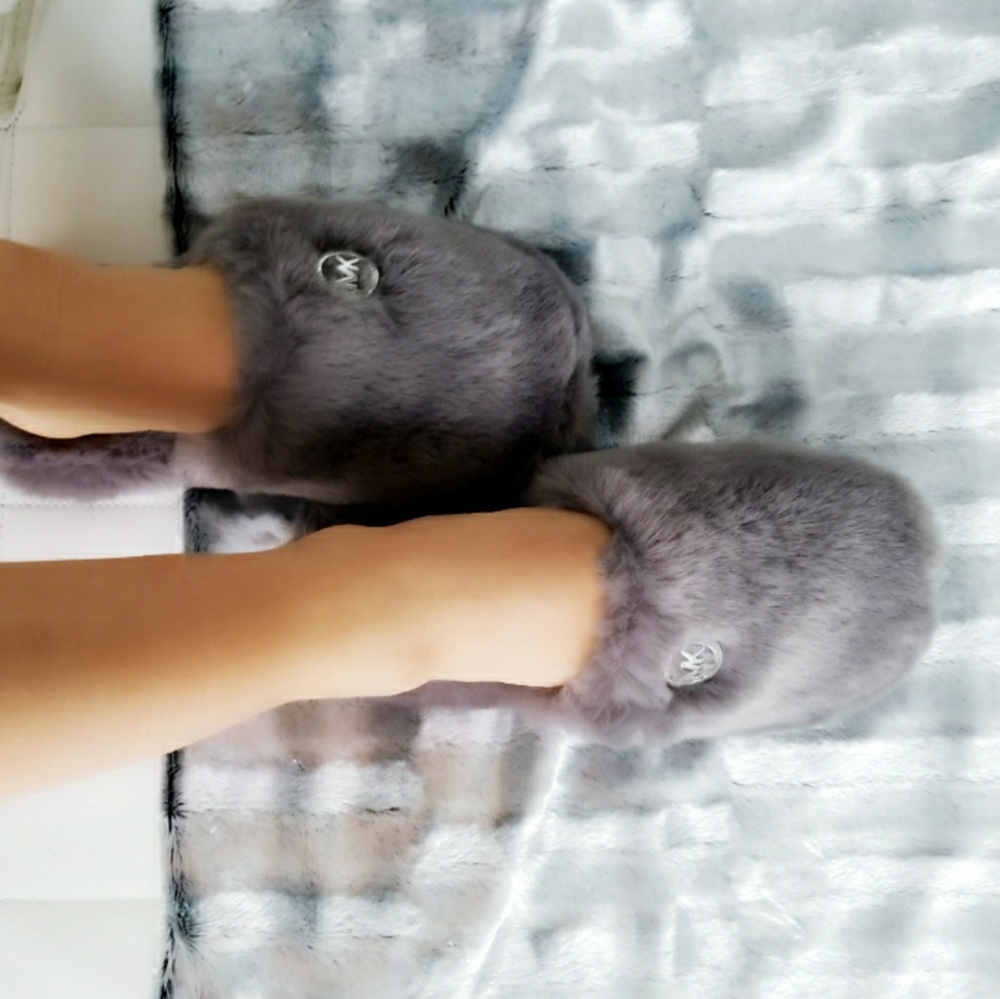 MICHAEL KORS FAUX FUR SLIPPERS *LAST 1* - Picture 2 of 4