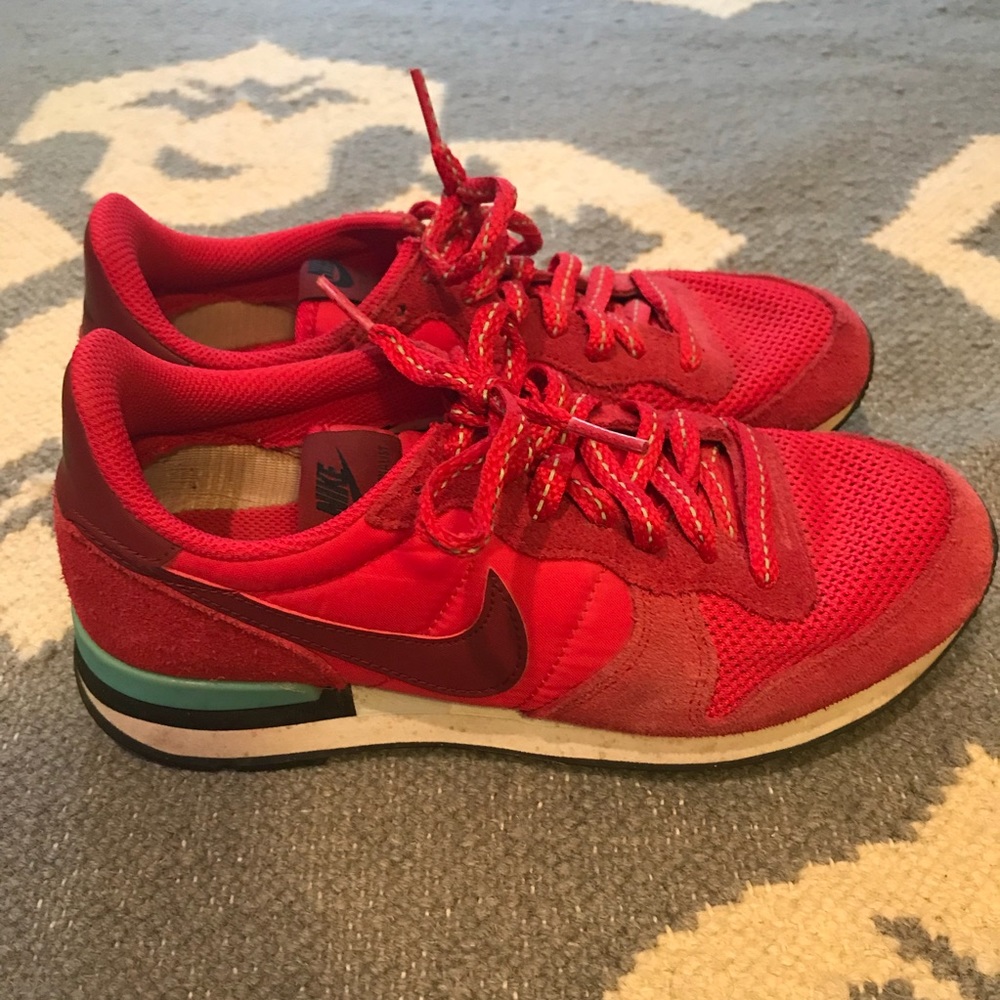 🎉SALE🎉 Nike Internationalist Red Sneaker