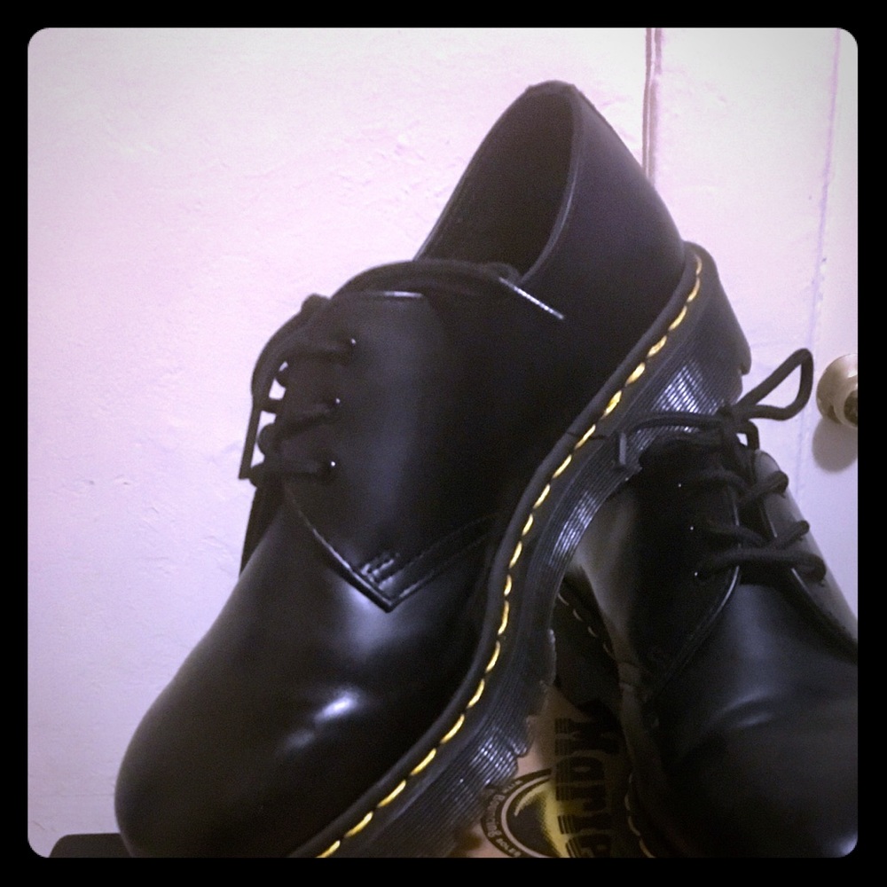 Dr. Marten’s smooth black 1461 BEX