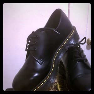 Dr. Marten’s smooth black 1461 BEX