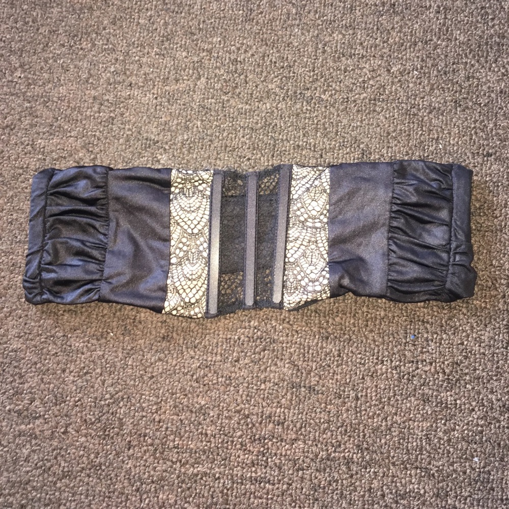 🚨MEGA SALE🚨Beach bunny bikini top