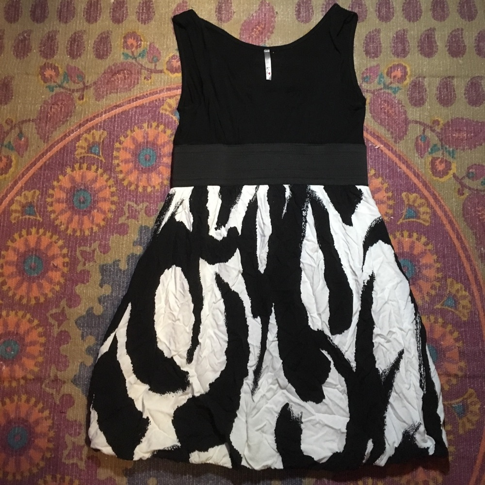 Black and white patterned dress