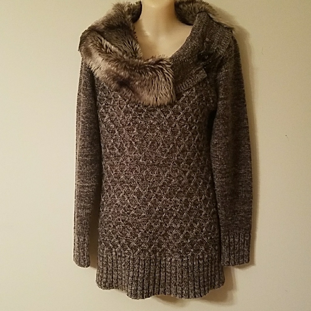 **SOLD** Venus Faux Fur Sweater