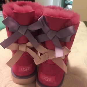 Girls pink uggs size 4