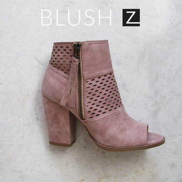 LAST PAIR Blush Peep Toe Booties. Size 5.5 - Picture 3 of 3