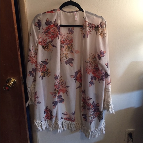 Flower kimono - Picture 2 of 2