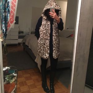 Beautiful Alice + Olivia faux Fur Vest