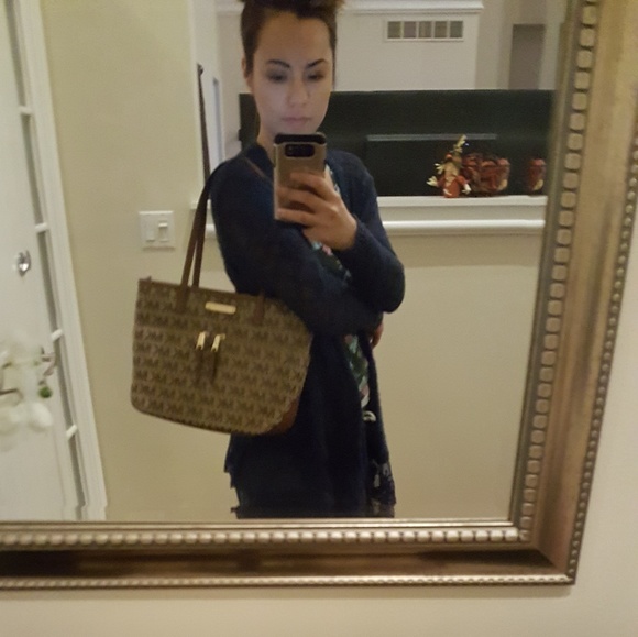 *SOLD NWT Michael Kors Monogram Handbag - Picture 4 of 5