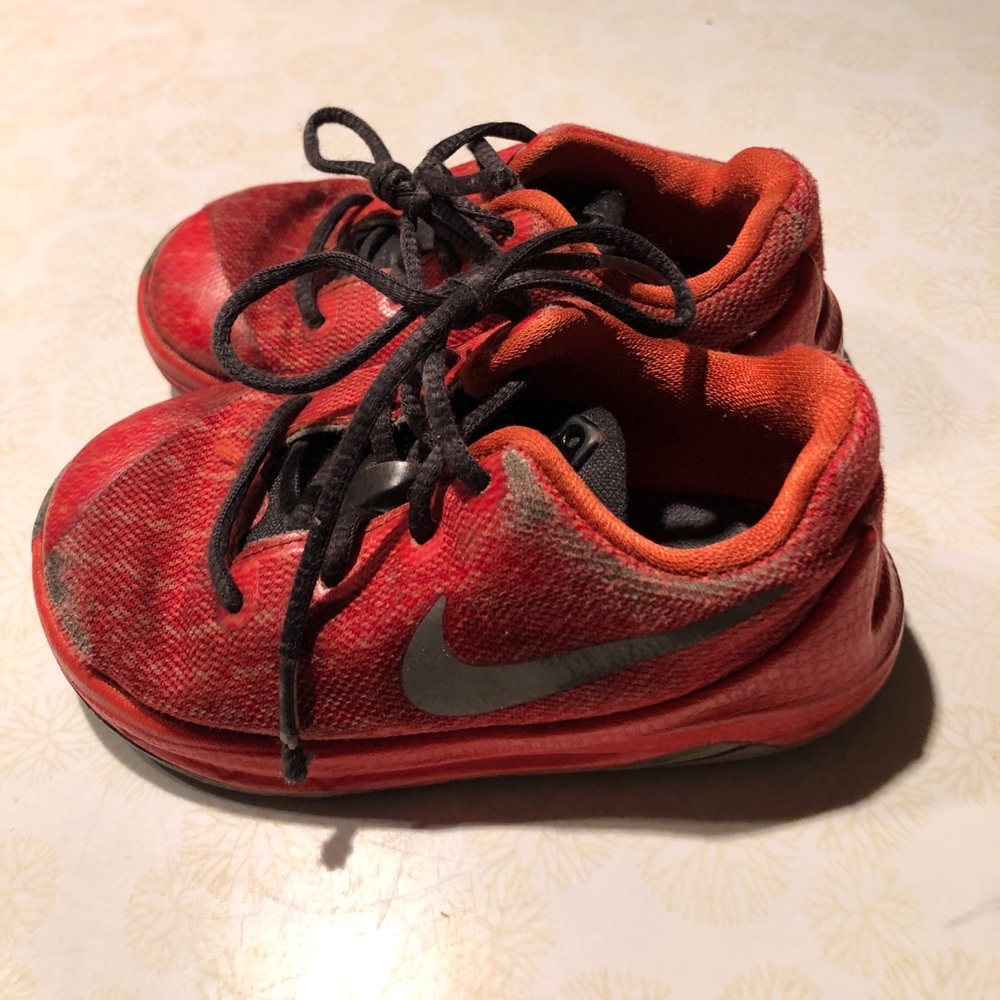 BABY NIKE SNEAKERS SIZE 6C