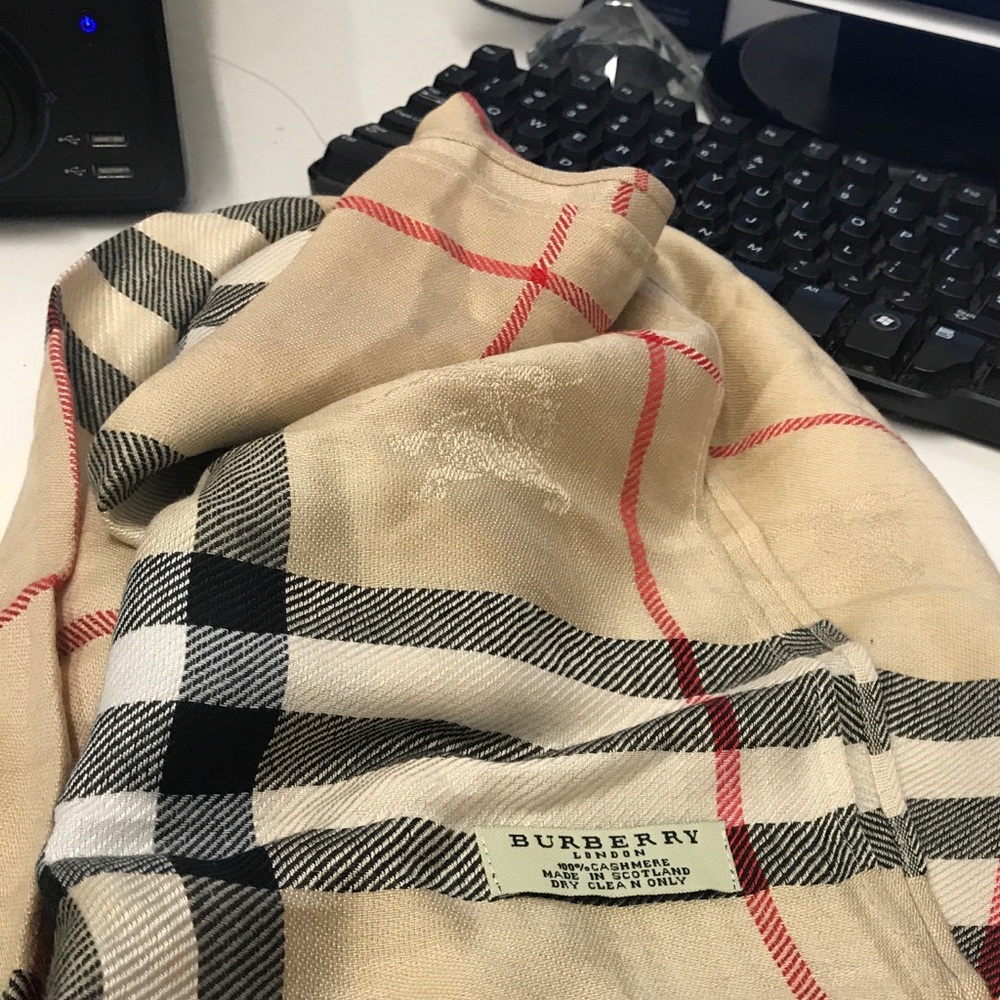 Burberry cashmere scarf