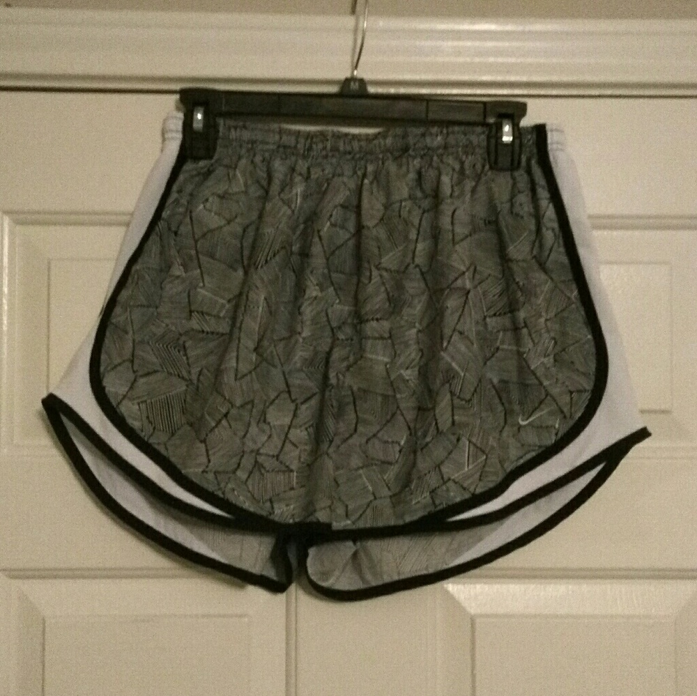 🎈FINAL PRICE🎈 Nike Black & White Athletic Shorts