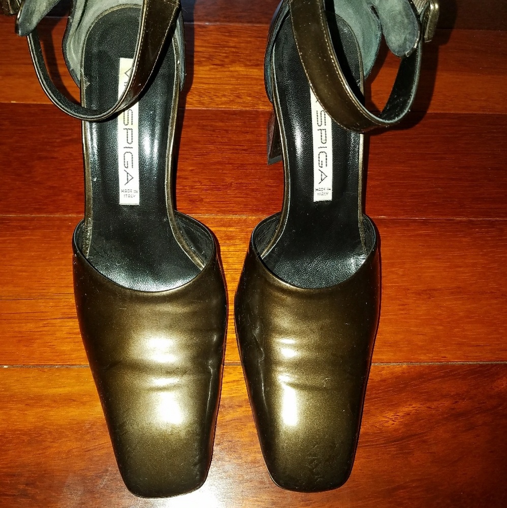 Via Spiga Pewter color patent chunky heels