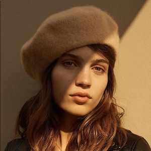 David & Young 100% wool beige beret