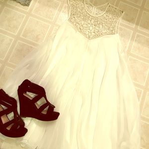 A simple, retro white dress