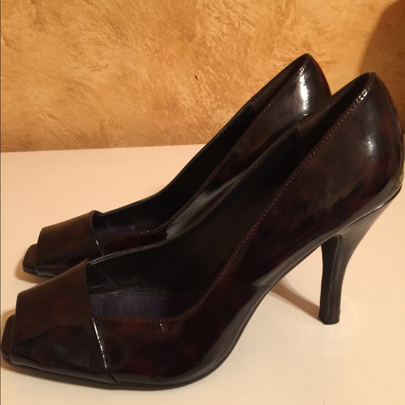 Tortoise She'll Peep Toe Pumps - Picture 3 of 6