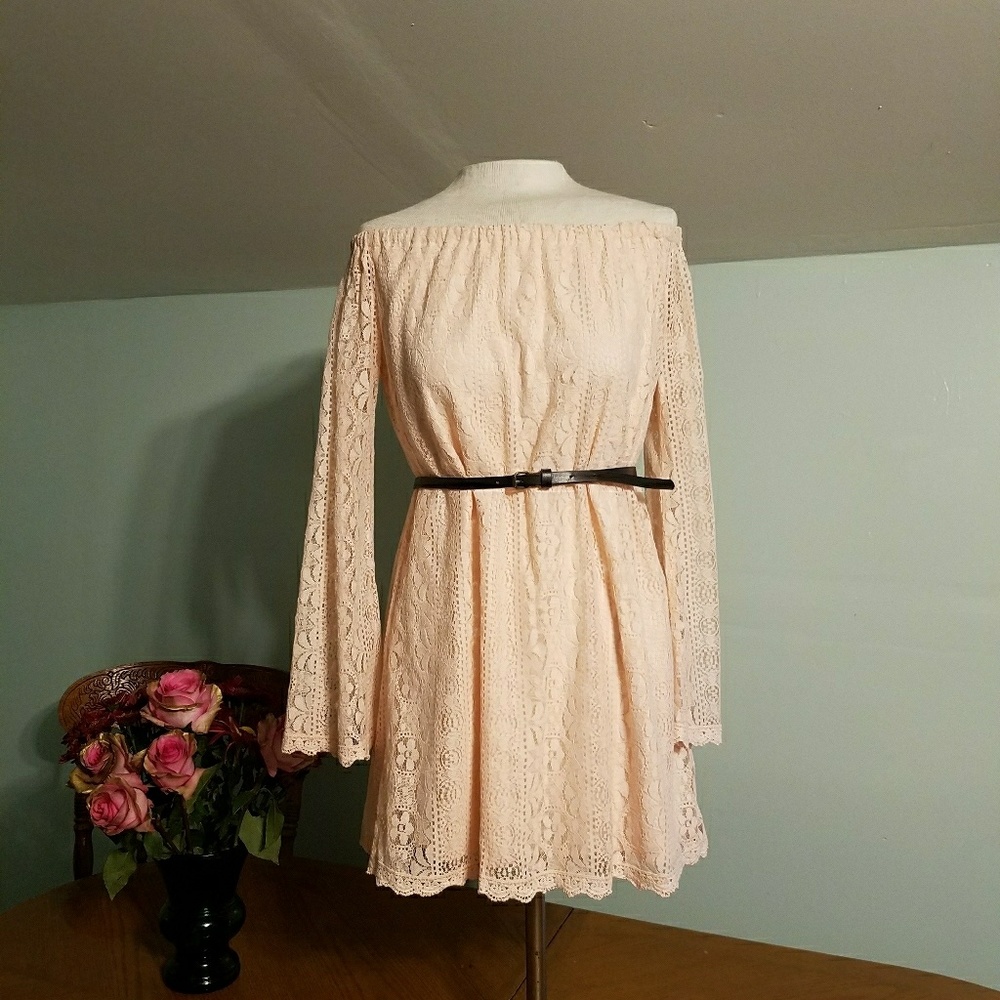 NWOT Trixxi Lace Off Shoulder Shirt