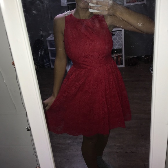 Red homecoming dress 💃🏻 - Picture 4 of 5