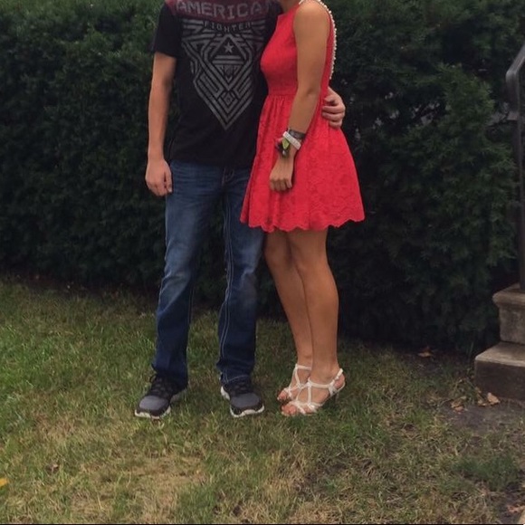 Red homecoming dress 💃🏻 - Picture 1 of 5