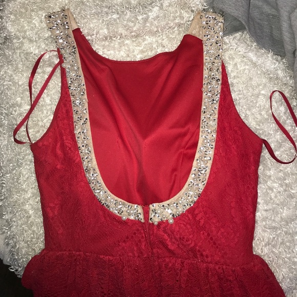 Red homecoming dress 💃🏻 - Picture 3 of 5