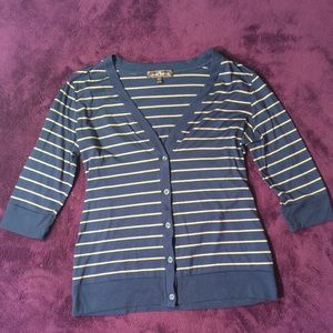 Women’s button up top. Size XL