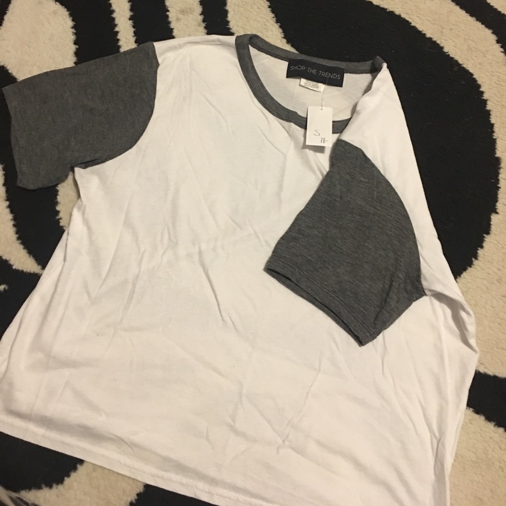 NWT trendy white & gray crop top t shirt