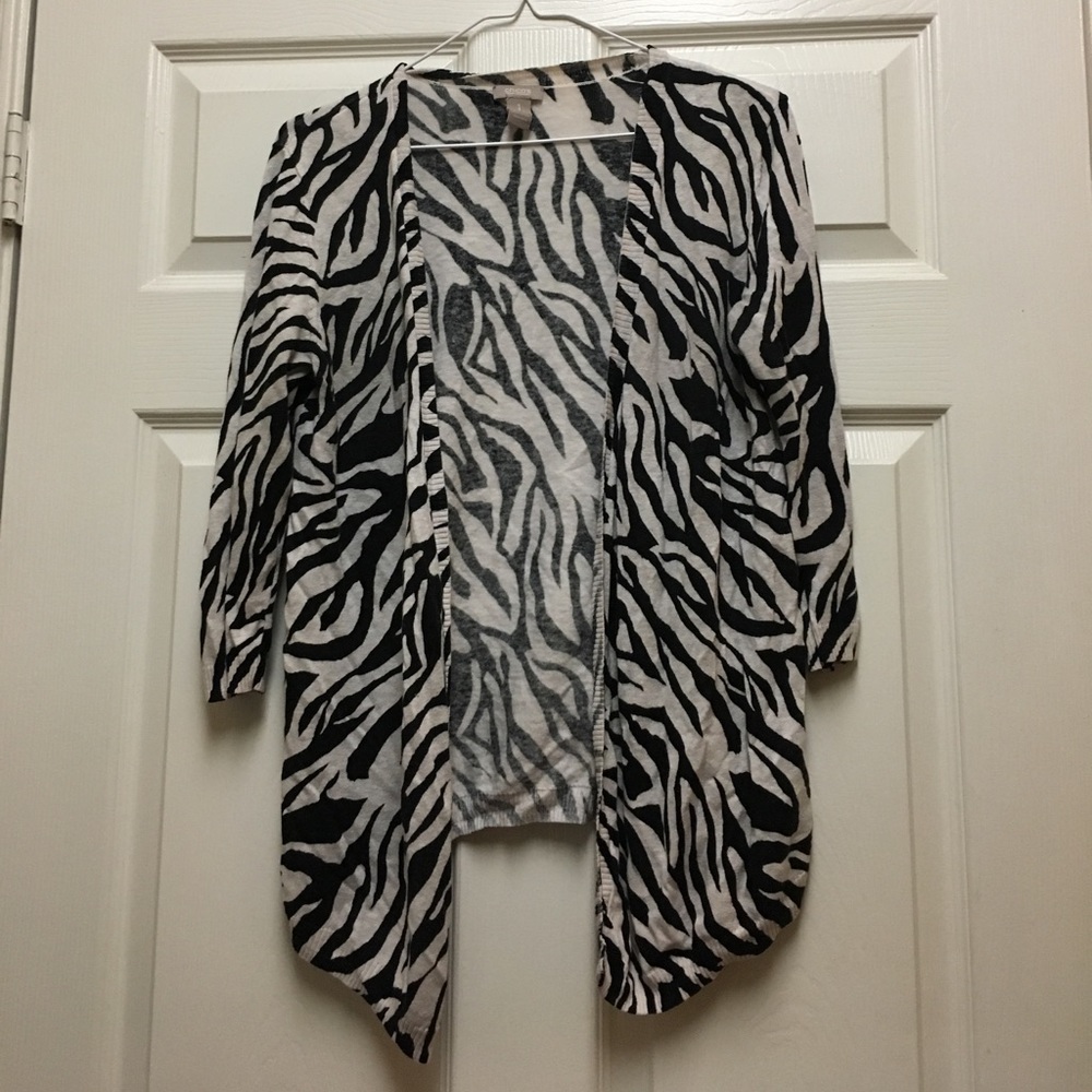 Black and white zebra print 3/4 sleeve sweater