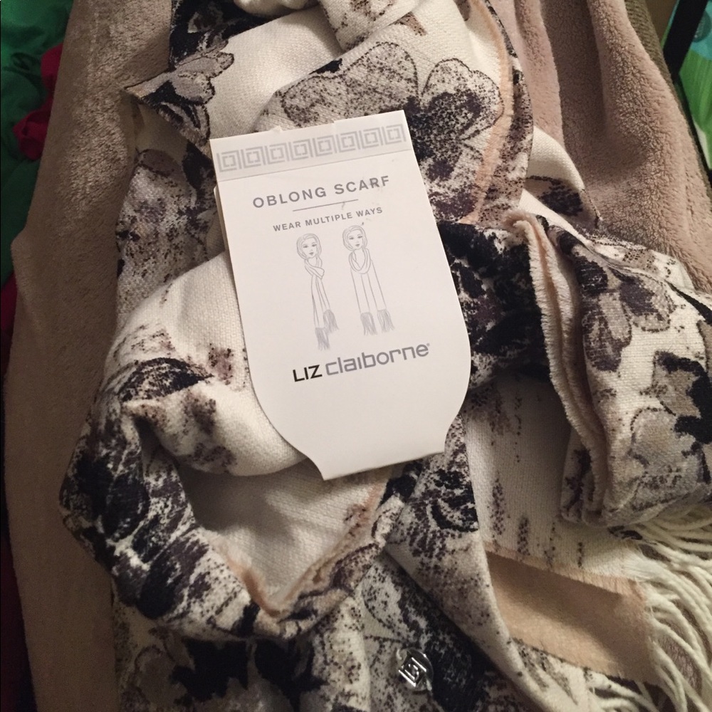 NWT Liz Claiborne scarf