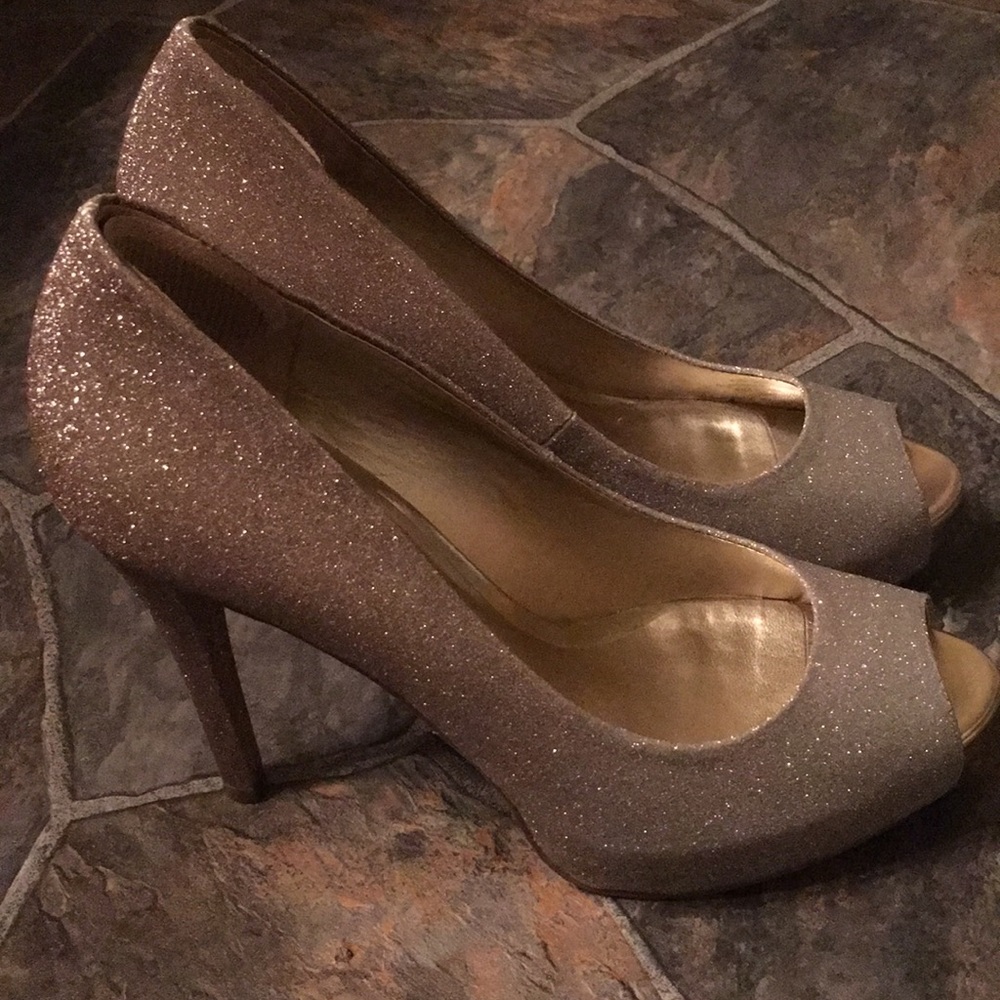 Guess Gold peep-toe pumps