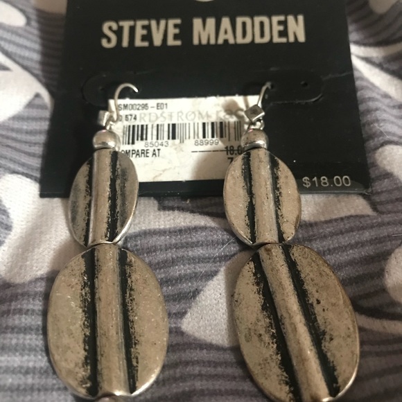 Steve Madden dangle earrings-new - Picture 1 of 3