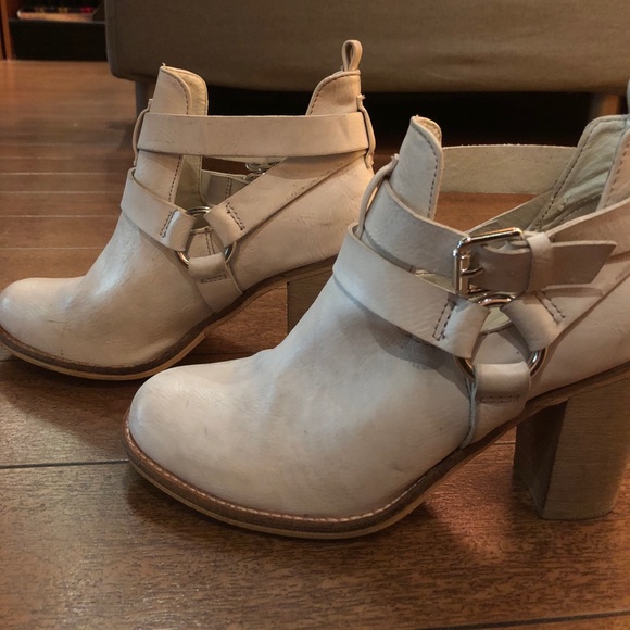 Light grey bootie - Picture 3 of 6