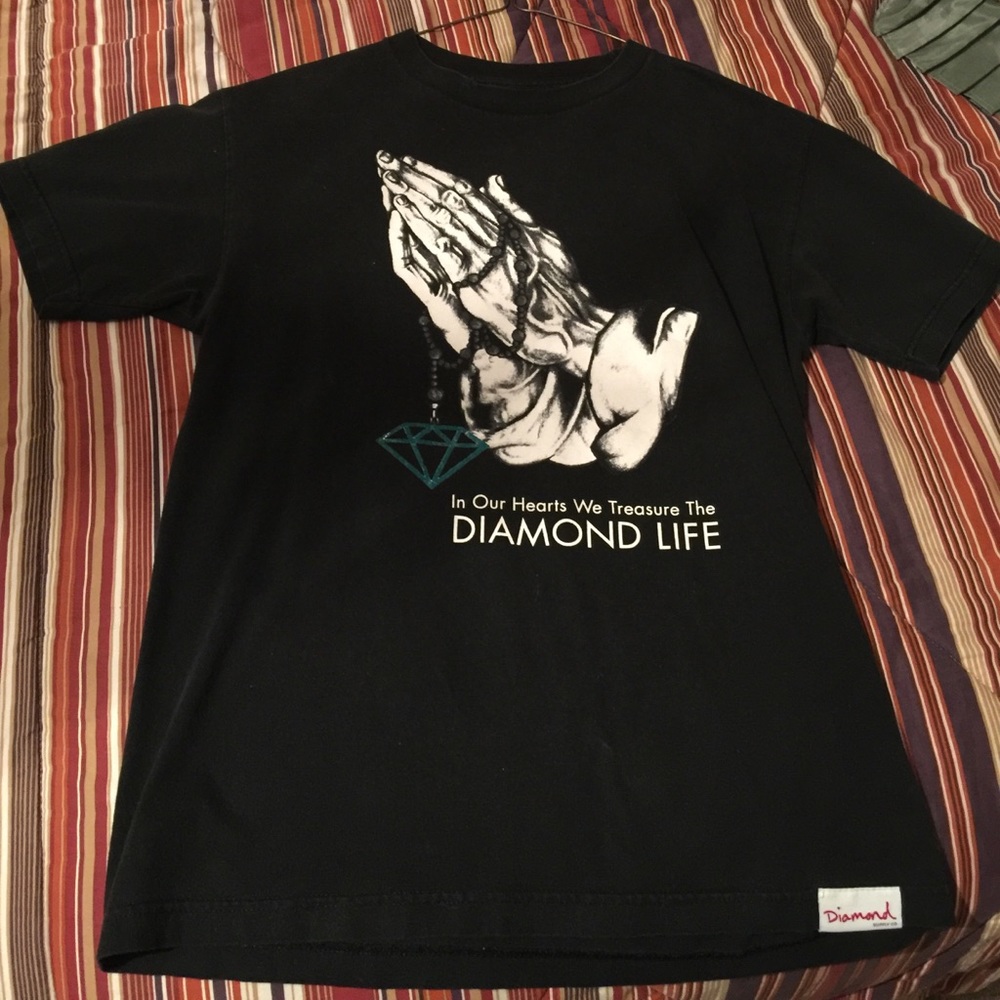5 shirts 1 sweatshirt All DIAMOND Great condition