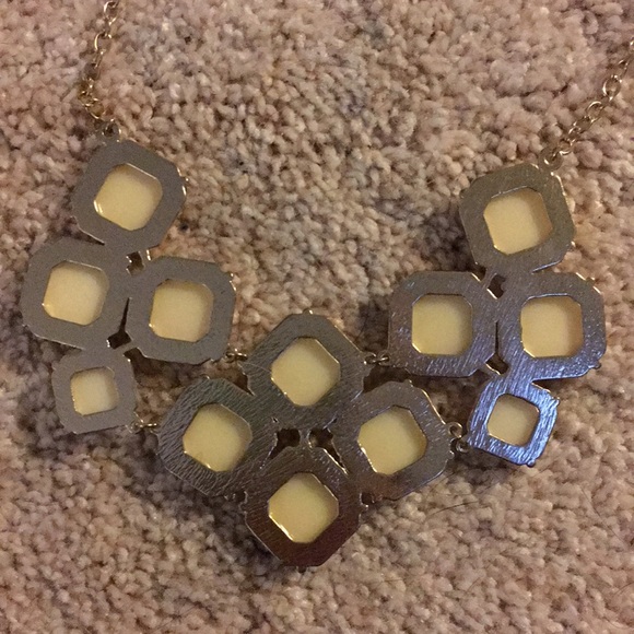 Ivory and gold necklace - Picture 3 of 3