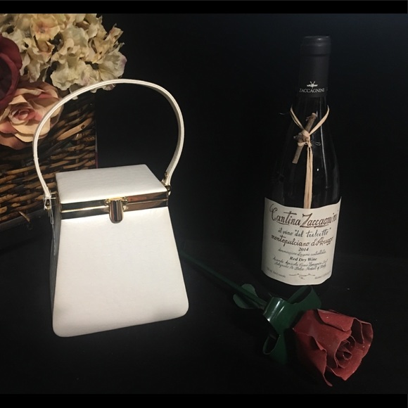 3 LEFT! Ivory square bucket bag with gold hardware - Picture 2 of 7