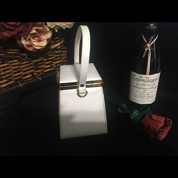 3 LEFT! Ivory square bucket bag with gold hardware - Picture 3 of 7